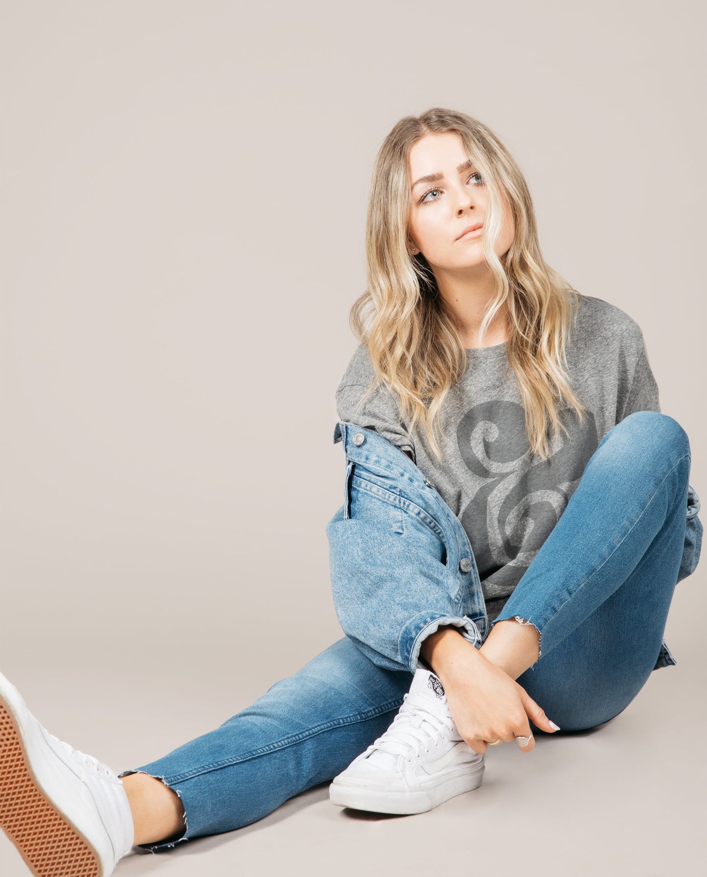 Ampersand (Heather Gray - Women's Line)